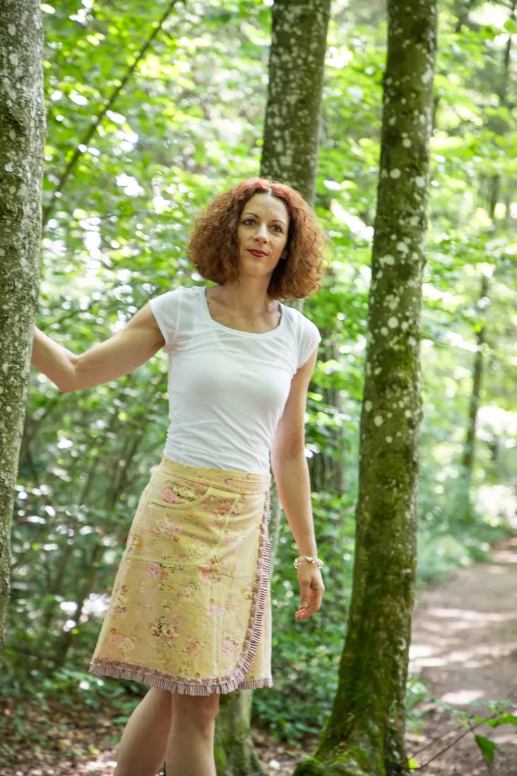 Claudine Hofer im Wald